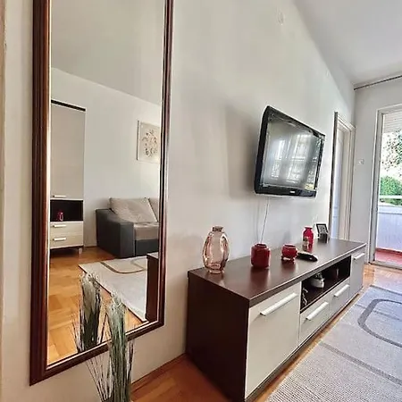 Cozy, Charming One Bedroom Podgorica