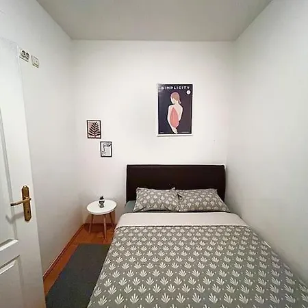 Cozy, Charming One Bedroom Apartamento