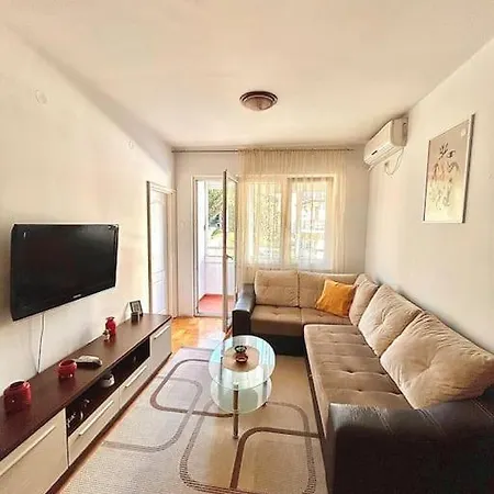 Cozy, Charming One Bedroom Апартаменти Подгориця