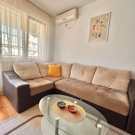 Апартаменти Cozy, Charming One Bedroom