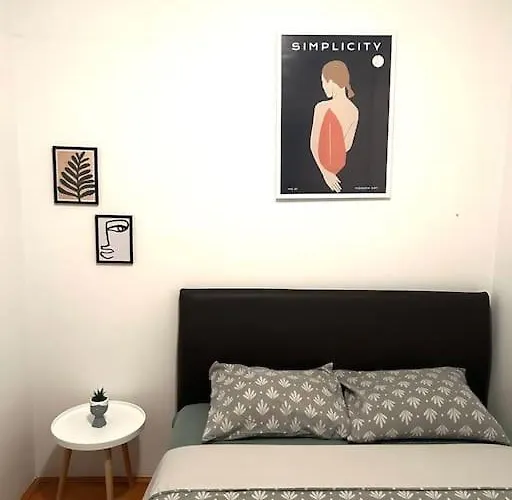 Cozy, Charming One Bedroom Apartment Podgorica