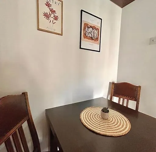 Cozy, Charming One Bedroom Apartment *