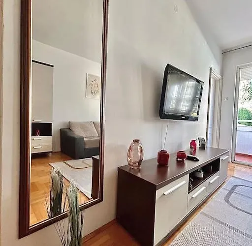 Cozy, Charming One Bedroom Podgorica